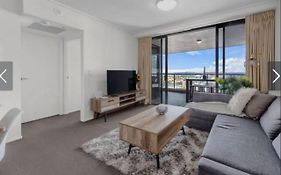 Au1 - Aurora Skyscraper Cbd For Business Or Pleasure